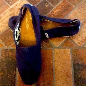 Navy Toms 8.5